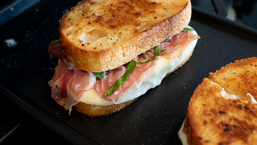 provolone-and-prosciutto-sandwich